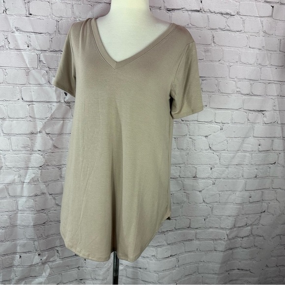 Zenana Outfitters Tops - NWT zenana premium boutique Classic mocha V-Neck Womens knit tunic Top layer